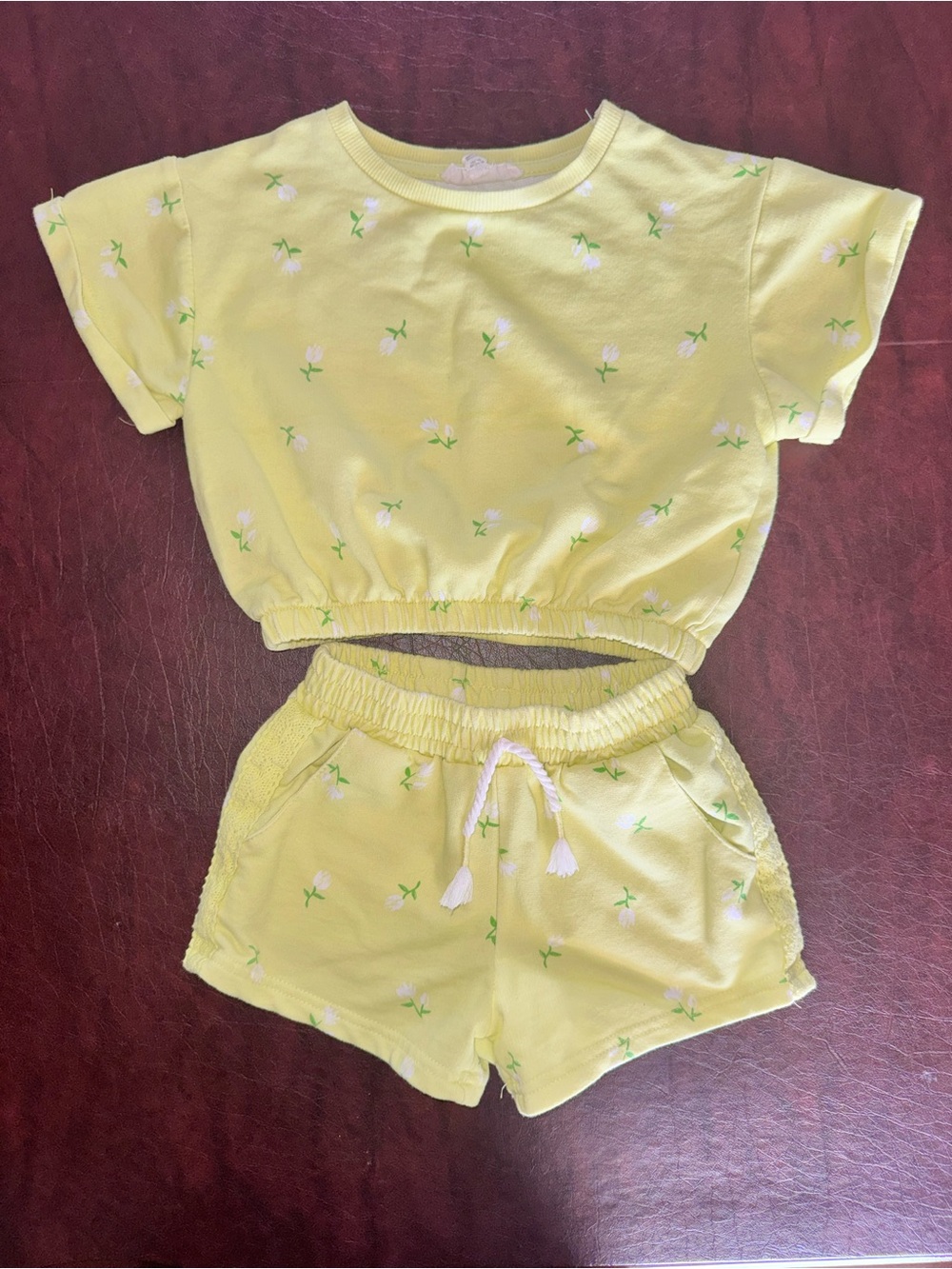 Jessica Simpson Kids 2-Piece Set – 4T Yellow.